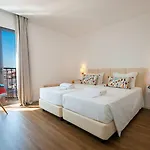 De 3*