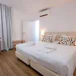 De 3*